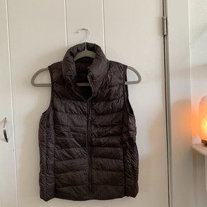 Uniqlo Puffer Vest in Brown, Size XS